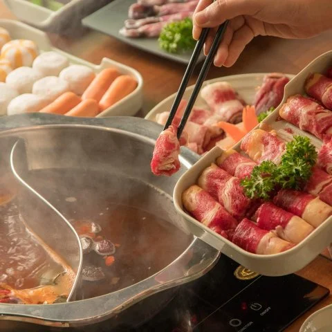 Zdjęcie: Sous-vide kurczak i wołowina: temperatury, czasy i wykończenie na patelni żeliwnej